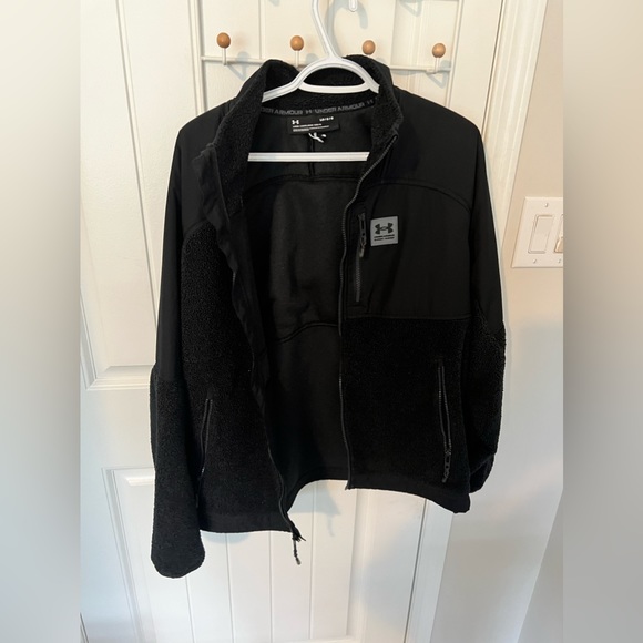 Under Armour Men’s Sherpa Windbreaker | Size: Large | Colour: Black - Picture 2 of 6